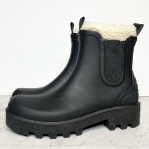 Cougar Ignite Faux Shearling Matte Black Chelsea Boot Size 9